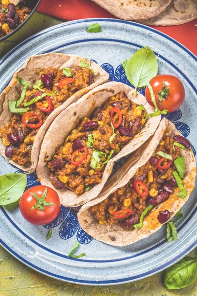 Tortilla Pessoal Com Carne Legumes — Fotografia de Stock