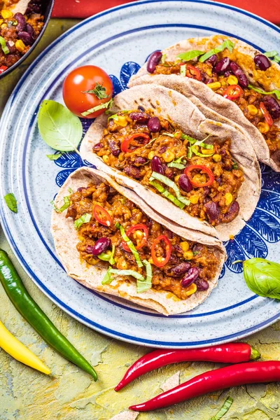 Tortilla Pessoal Com Carne Legumes — Fotografia de Stock