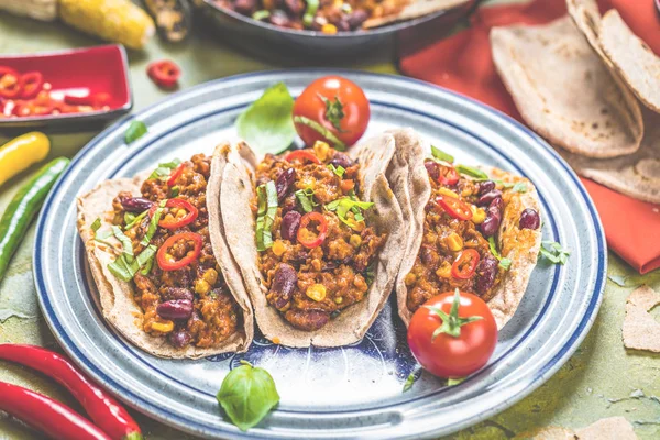 Tortilla Pessoal Com Carne Legumes — Fotografia de Stock