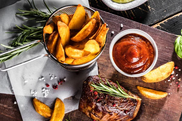 Carne Res Sana Magra Asada Parrilla Verduras Con Patatas Asadas —  Fotos de Stock