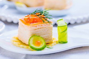 Kırmızı havyarlı tart 