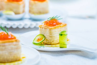 Kırmızı havyarlı tart 