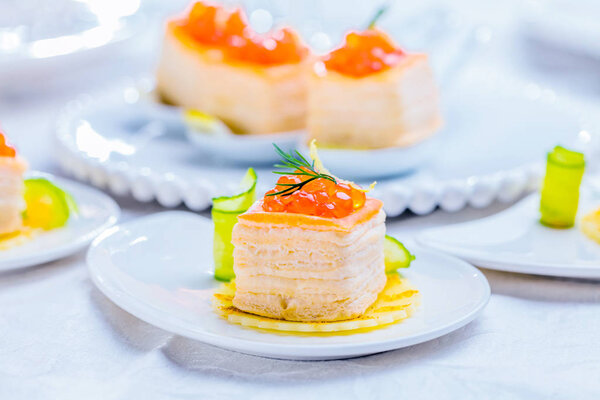 Тарталетки с красной икрой 