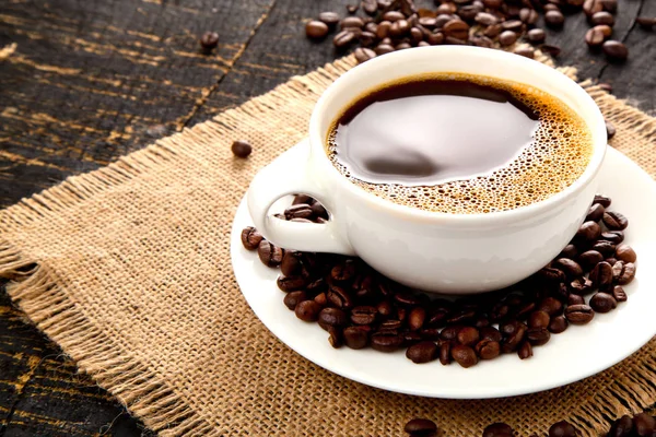 Чашка Горячего Кофе Кофейной Балкой — стоковое фото