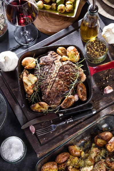 Baked Potatoes Whole Skins Thyme Rosemary Garlic — Stock Photo, Image