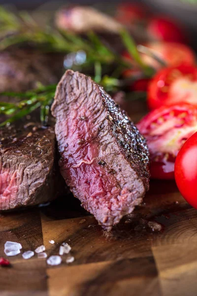 Bife Rare Médio Suculento Fresco Grillsteak Churrasco Carne Close — Fotografia de Stock