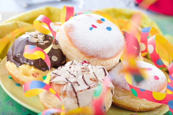 Deutsche Donuts Krapfen Oder Berliner Gefüllt Mit Marmelade — Stockfoto