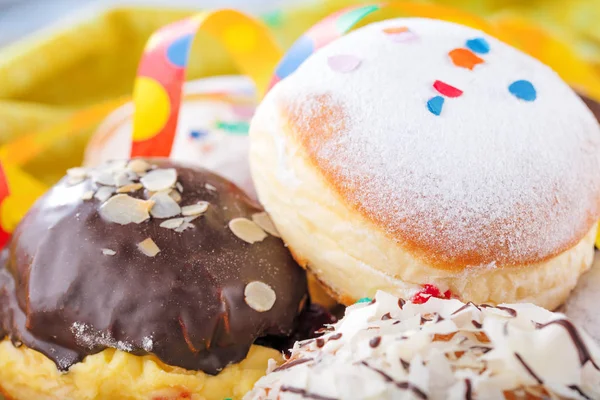 Deutsche Donuts Krapfen Oder Berliner Gefüllt Mit Marmelade — Stockfoto