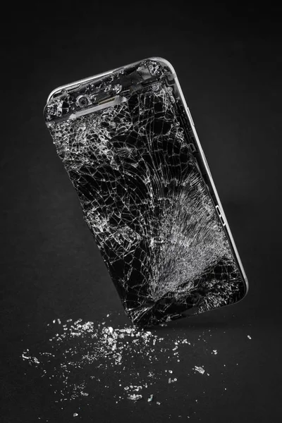 Мобильный Телефон Сломанным Сенсорным Экраном Сером Фоне — стоковое фото