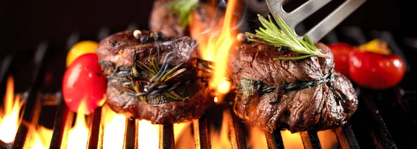 Świeży Filet Stek Grilla Flammes — Zdjęcie stockowe