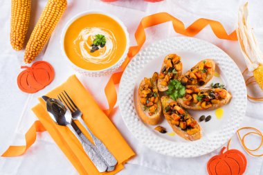 Kabak Brushetta ile taze kabak çorbası