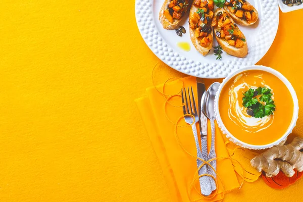 Sopa Calabaza Fresca Con Cepillo Calabaza —  Fotos de Stock