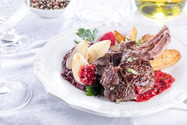 Taze geyik eti raf, yakın