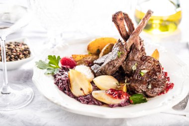 Taze geyik eti raf, yakın