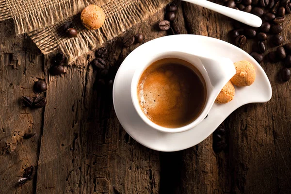 Una Tazza Caffè Espresso Uno Sfondo Legno Scuro Vista Dall — Foto Stock