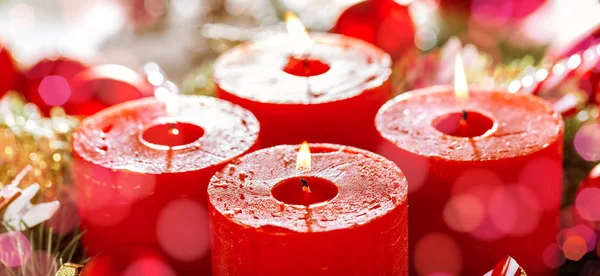 Advent Wreath Baubles Four Red Candles — Stock Photo, Image