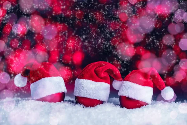Fondo Rojo Navidad Con Sombreros Navidad —  Fotos de Stock