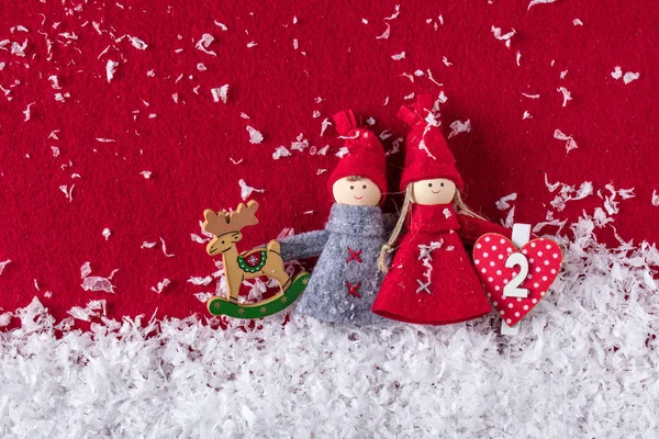 雪の中のクリスマス背景のおもちゃ — ストック写真