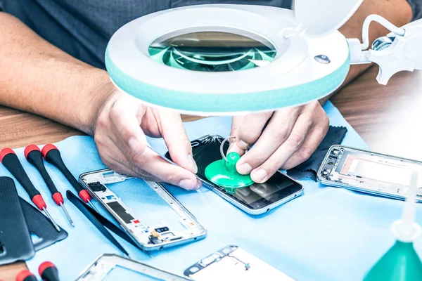 Fotos Primer Plano Que Muestran Proceso Reparación Del Teléfono Móvil —  Fotos de Stock