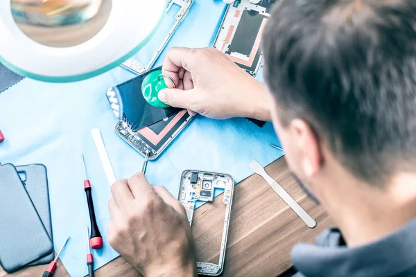 Fotos Primer Plano Que Muestran Proceso Reparación Del Teléfono Móvil —  Fotos de Stock