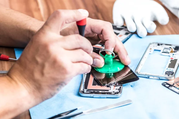 Nahaufnahme Fotos Zeigen Prozess Der Handy Reparatur — Stockfoto