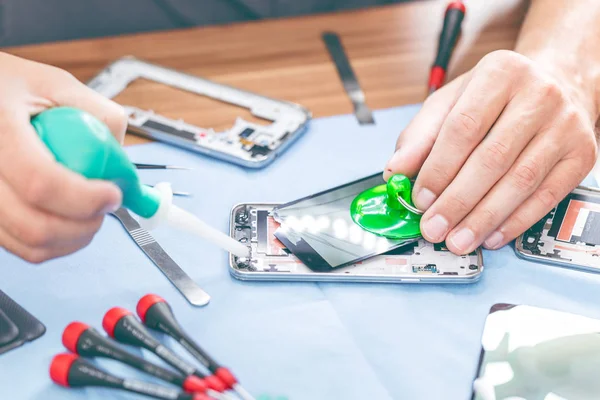 Fotos Primer Plano Que Muestran Proceso Reparación Del Teléfono Móvil —  Fotos de Stock