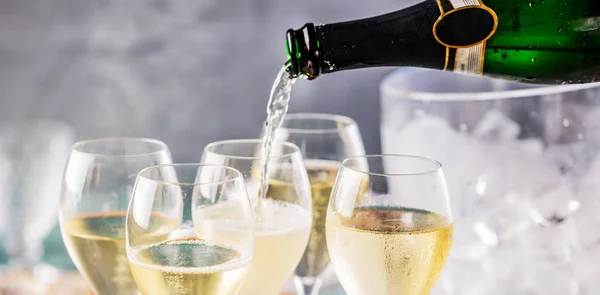 Bei Bicchieri Champagne Vicino — Foto Stock
