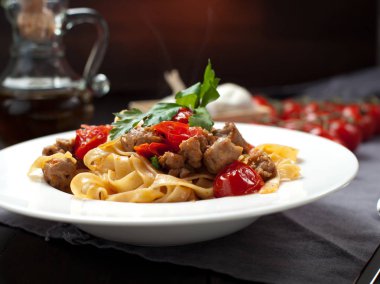 Sığır eti bolognese sos ve parmesan makarna tagliatelle