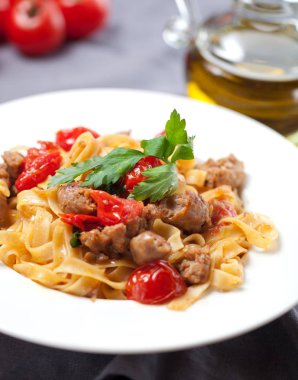 Sığır eti bolognese sos ve parmesan makarna tagliatelle