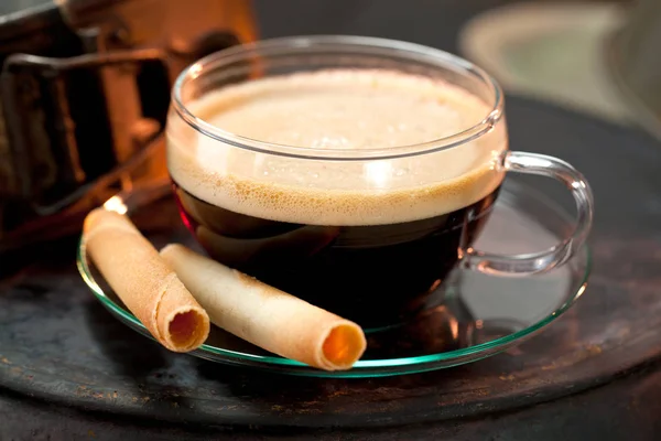 Kahve Fincanı Masada Kahve Çekirdekleri — Stok fotoğraf