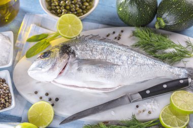 Taze dorade Royal balık