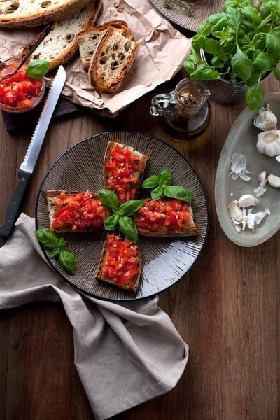 意大利烹饪概念 Bruschettas 番茄酱 西红柿 — 图库照片