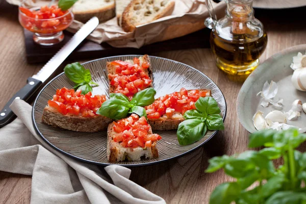 Włoski Koncepcja Gotowania Bruschetta Pesto Pomidory — Zdjęcie stockowe