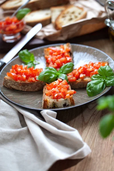 Concepto Cocina Italiana Bruschettas Con Pesto Tomates — Foto de Stock