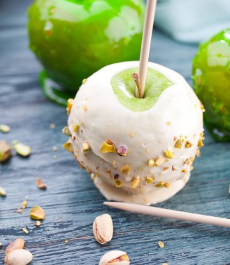 Tablo renkli şeker elma ile 