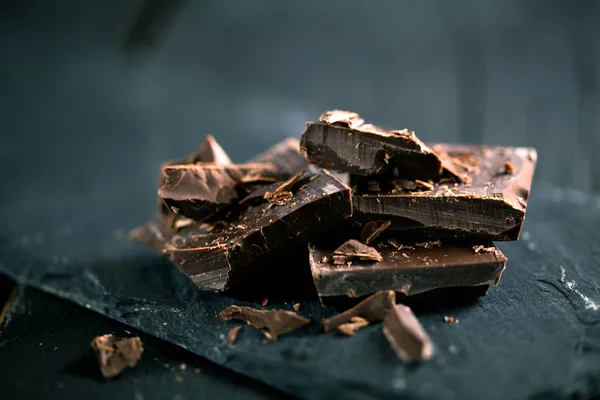 Chocolat Fondu Versé Dans Morceau Barres Chocolat Sur Une Table — Photo