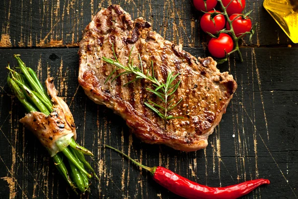 Fresh Grilled Meat Grilled Beef Steak Medium Rare Wooden Cutting — Stock Photo, Image
