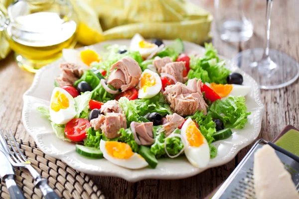 Tuna Salad Lettuce Eggs Tomatoes — Stock Photo, Image