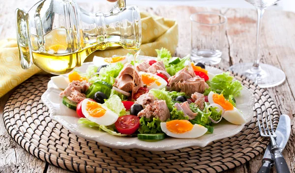 Tuna Salad Lettuce Eggs Tomatoes — Stock Photo, Image