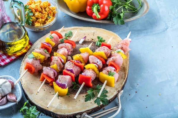 Gegrilde Brochettes Van Groenten Vlees Tafel — Stockfoto