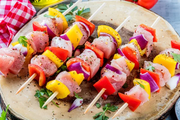 Gegrilde Brochettes Van Groenten Vlees Tafel — Stockfoto