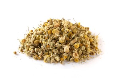 Beyaz arka plan üzerinde izole kurutulmuş papatya düğmeleri