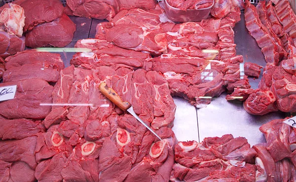 Die Fleischabteilung Auf Dem Markt Käufer Und Verkäufer Auf Dem — Stockfoto