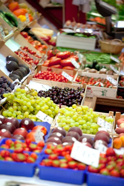 Mercado Frutas Con Varias Frutas Verduras Frescas Colores —  Fotos de Stock