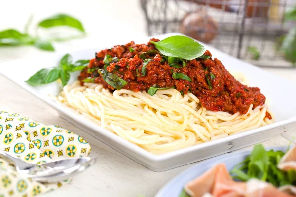 Jantar Espaguete Com Molho Carne Manjericão Close Bolonhesa — Fotografia de Stock