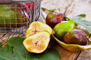 Taze incir meyve kesme