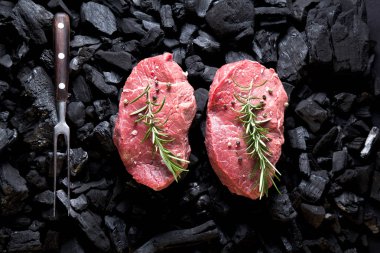 Kömür sığır eti biftek.