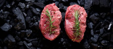 Kömür sığır eti biftek.