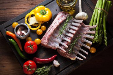 Kuzu pirzolası, kapat.