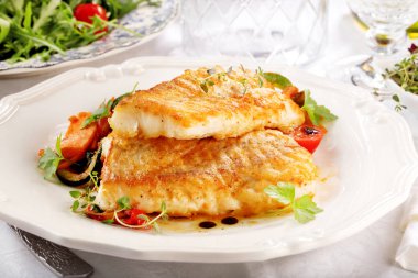 Kızarmış balık fileto, görünümü kadar yakın